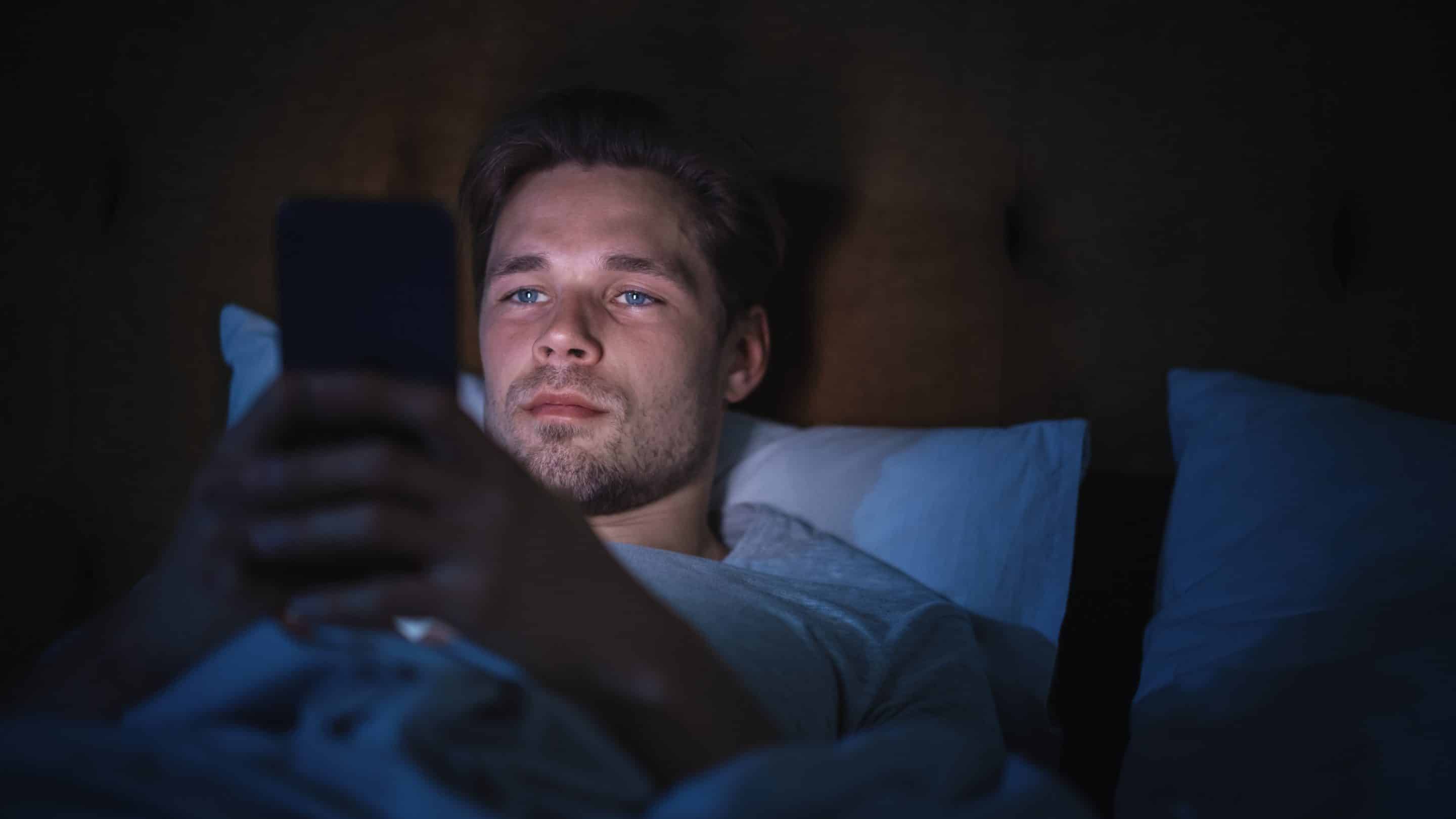 switch-to-night-mode-on-an-android-to-avoid-eye-strain